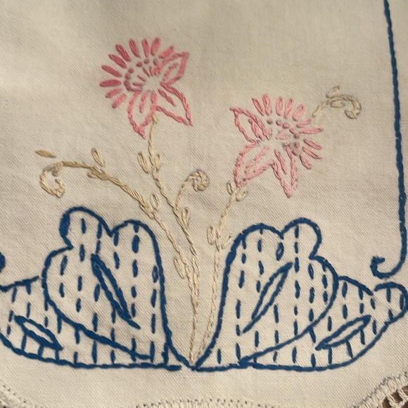 Vintage Linen, Set of 3/ Embroidered/ Handmade - Picture 4 of 8